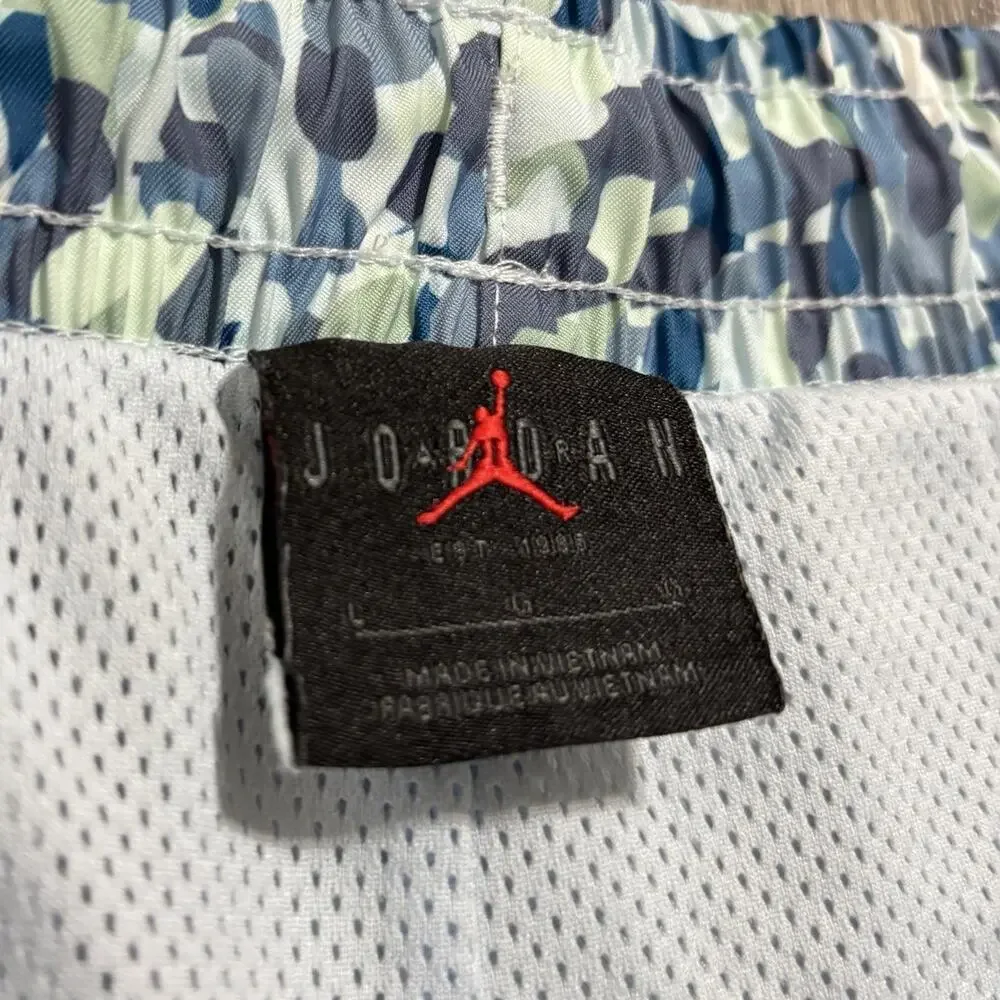Jordan Swim Trunks Men’s Size L Blue Gray Camo Lined Drawstring Elastic Jumpman